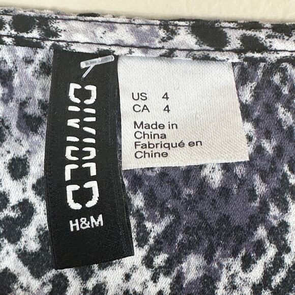 H&M Crop Top Womens 4 Black Gray Snake Print Long Sleeve Y2K Punkcore Grunge - Picture 6 of 8